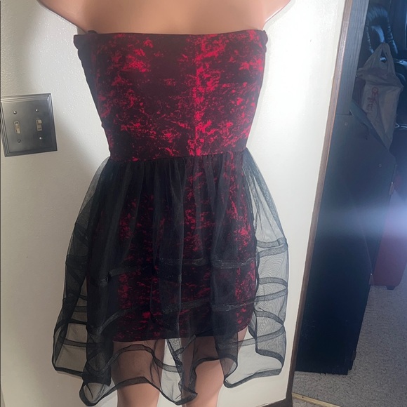 Betsey Johnson Strapless Red and Black Dress with Tulle Skirt - Picture 4 of 12